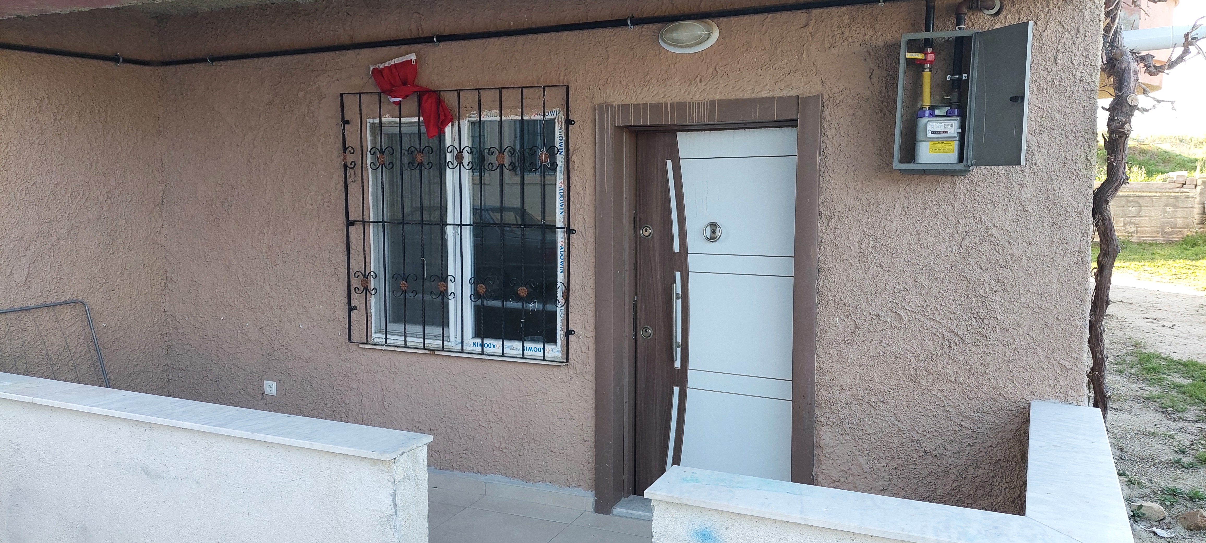 KAVAKLIÖNÜ-KİRALIK 2+1 GENİŞ OTURUMLU BAHÇELİ MÜSTAKİL TADINDA