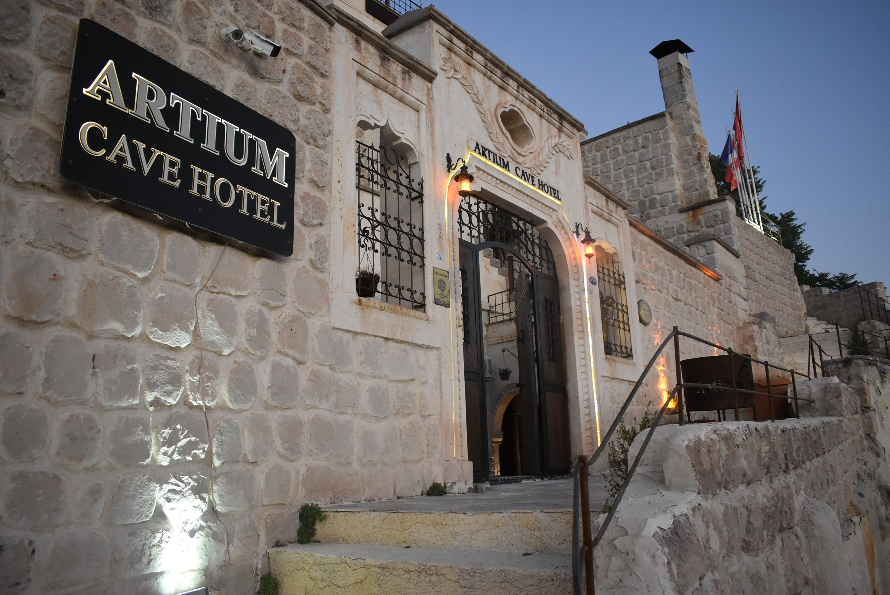 ÜRGÜP/MUSTAFAPAŞA'DA SATILIK 17 ODALI FAAL ÇALIŞAN BUTİK OTEL